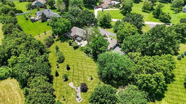 1815 Pine Ridge Road, Leavenworth, KS 66048