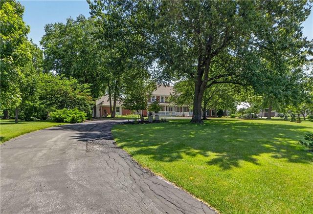 1815 Pine Ridge Road, Leavenworth, KS 66048