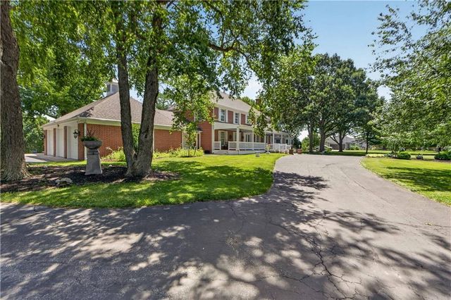 1815 Pine Ridge Road, Leavenworth, KS 66048