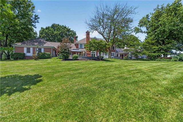 1815 Pine Ridge Road, Leavenworth, KS 66048