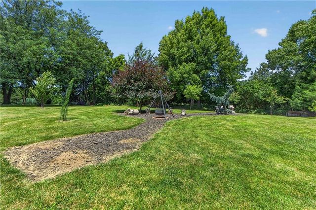 1815 Pine Ridge Road, Leavenworth, KS 66048