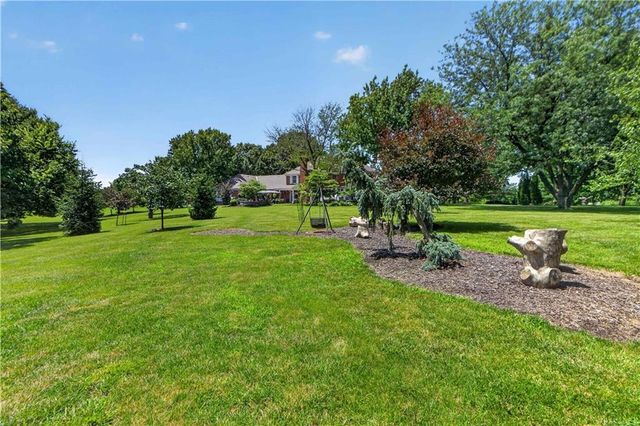 1815 Pine Ridge Road, Leavenworth, KS 66048