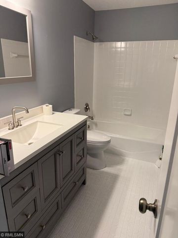 18975 Flora Street NW, Oak Grove, MN 55011