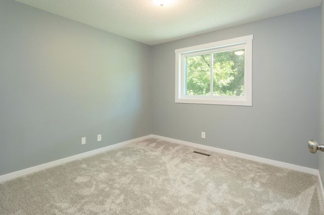 18975 Flora Street NW, Oak Grove, MN 55011