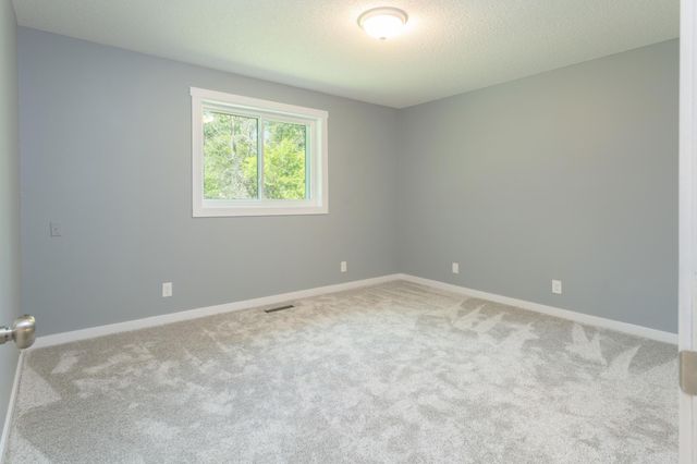 18975 Flora Street NW, Oak Grove, MN 55011