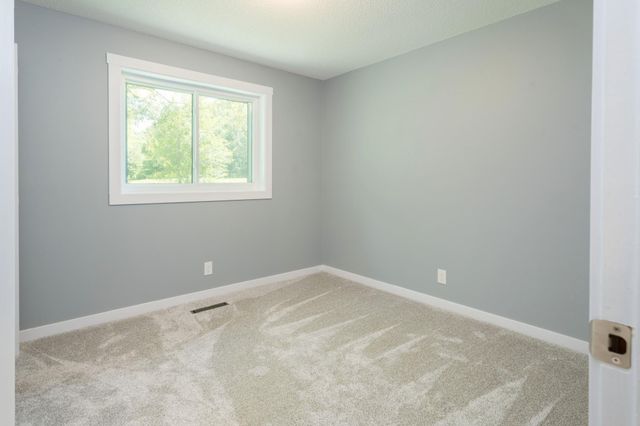 18975 Flora Street NW, Oak Grove, MN 55011