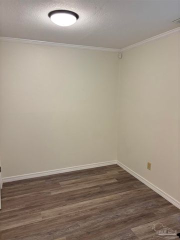 4712 Huron Dr, Pensacola, FL 32507