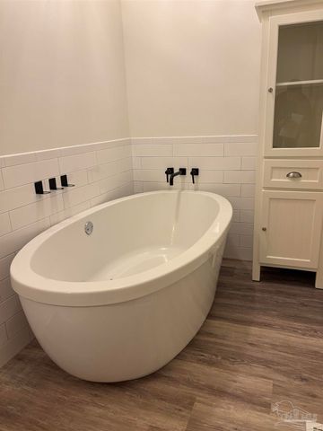 4712 Huron Dr, Pensacola, FL 32507