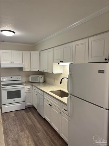 4712 Huron Dr, Pensacola, FL 32507