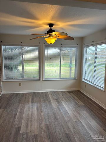 4712 Huron Dr, Pensacola, FL 32507