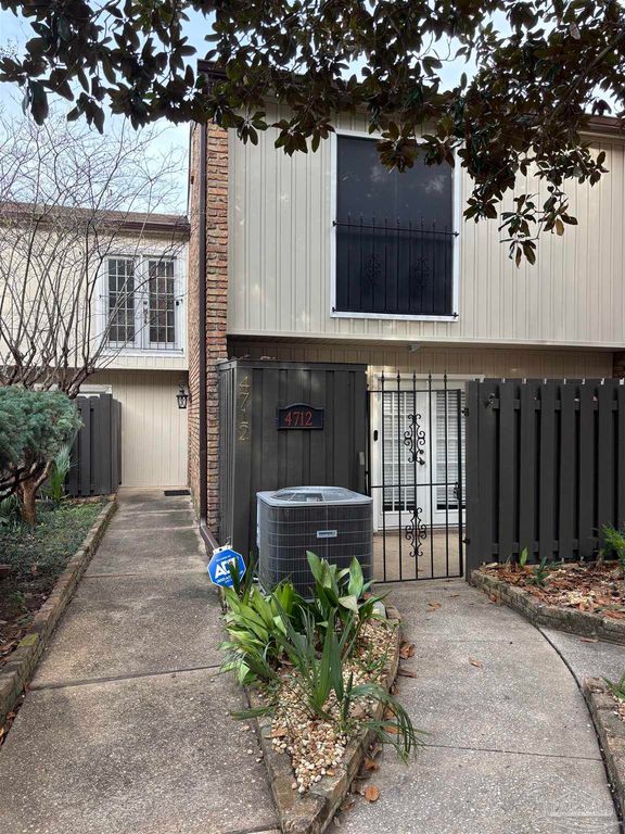 4712 Huron Dr, Pensacola, FL 32507
