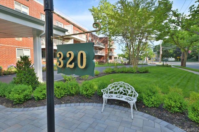 320 E Shore Road 11C, Great Neck, NY 11023