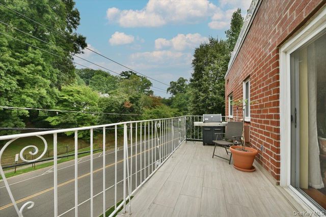 320 E Shore Road 11C, Great Neck, NY 11023