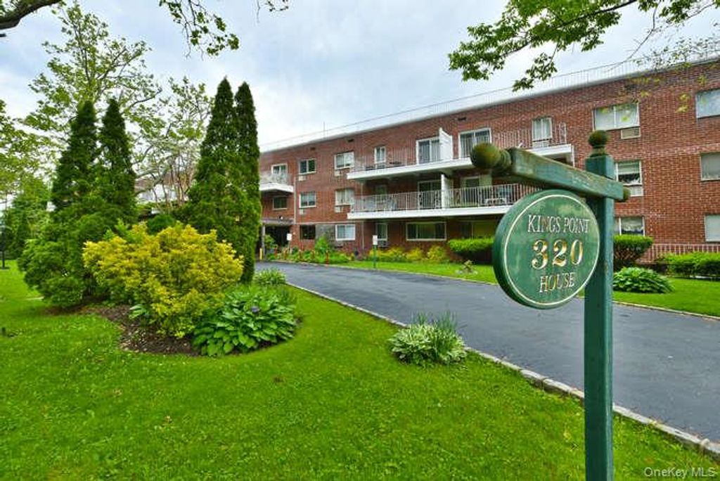 320 E Shore Road 11C, Great Neck, NY 11023