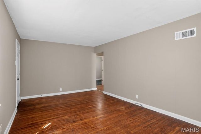 8211 Montreal Drive, St Louis, MO 63132