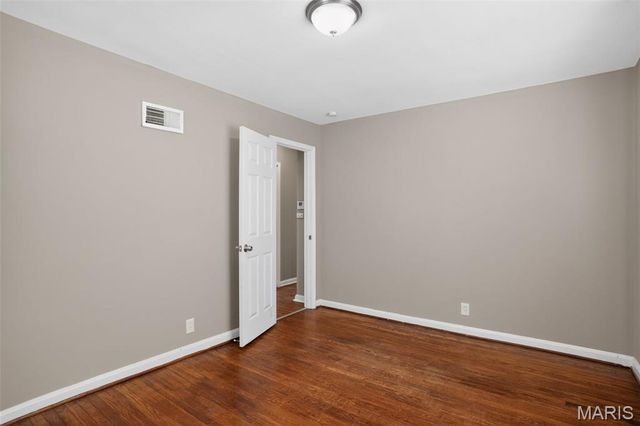 8211 Montreal Drive, St Louis, MO 63132