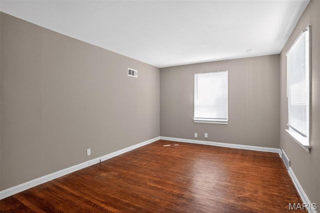 8211 Montreal Drive, St Louis, MO 63132