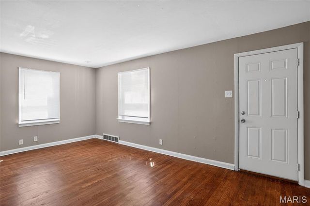 8211 Montreal Drive, St Louis, MO 63132