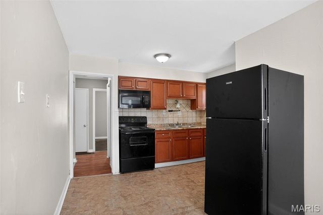 8211 Montreal Drive, St Louis, MO 63132