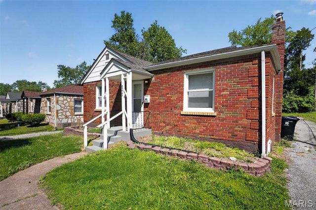 8211 Montreal Drive, St Louis, MO 63132