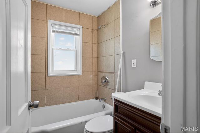 8211 Montreal Drive, St Louis, MO 63132
