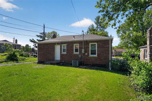 8211 Montreal Drive, St Louis, MO 63132