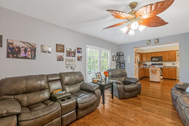 1898 McRae Lane, Mundelein, IL 60060