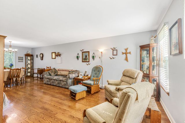 1898 McRae Lane, Mundelein, IL 60060