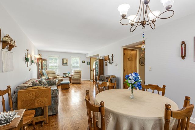 1898 McRae Lane, Mundelein, IL 60060