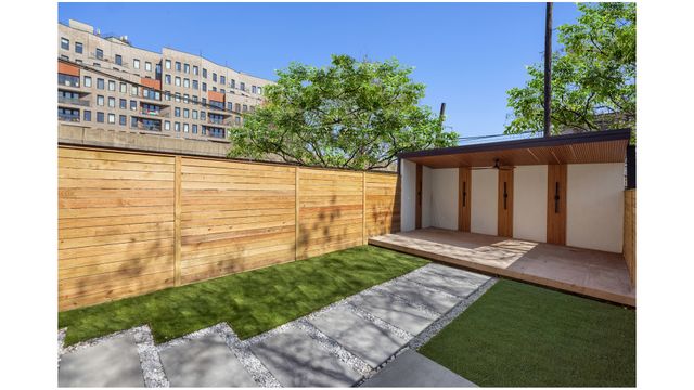 69 CLERMONT Avenue, New York City, NY 11205