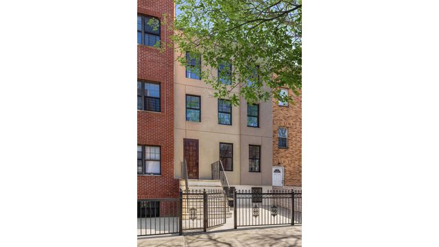 69 CLERMONT Avenue, New York City, NY 11205