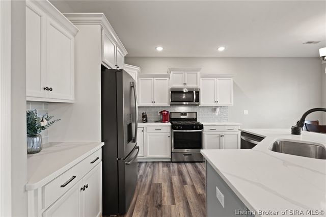 2079 Prestwick Place, Henryville, IN 47126