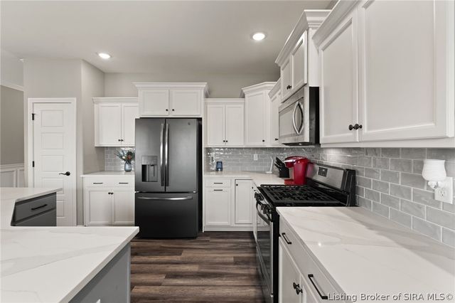 2079 Prestwick Place, Henryville, IN 47126