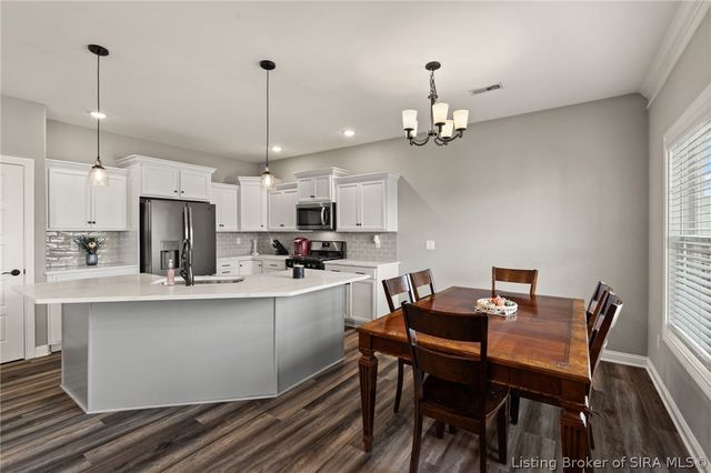 2079 Prestwick Place, Henryville, IN 47126