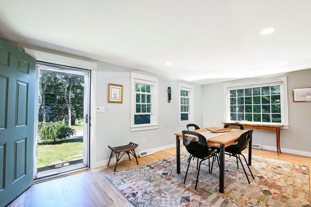 31 Garrison Road, Falmouth, MA 02540