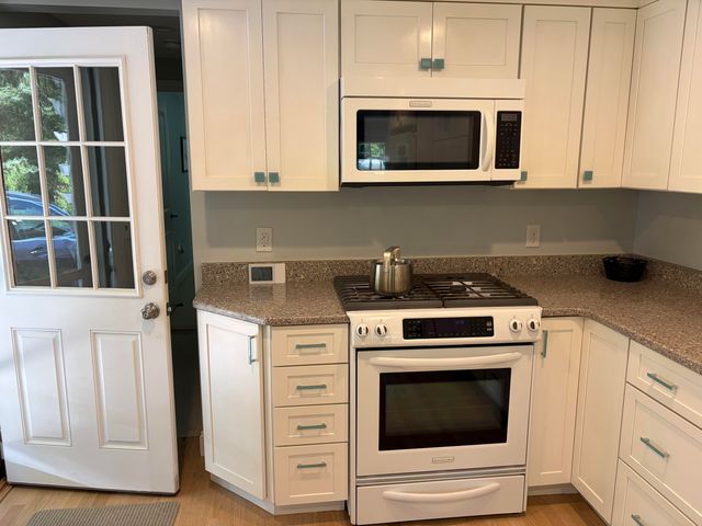 31 Garrison Road, Falmouth, MA 02540