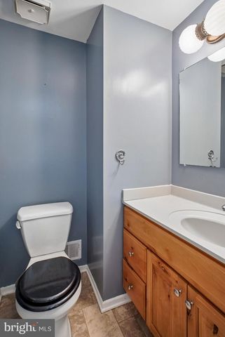 7864 COLONIAL VILLAGE ROW, Annandale, VA 22003
