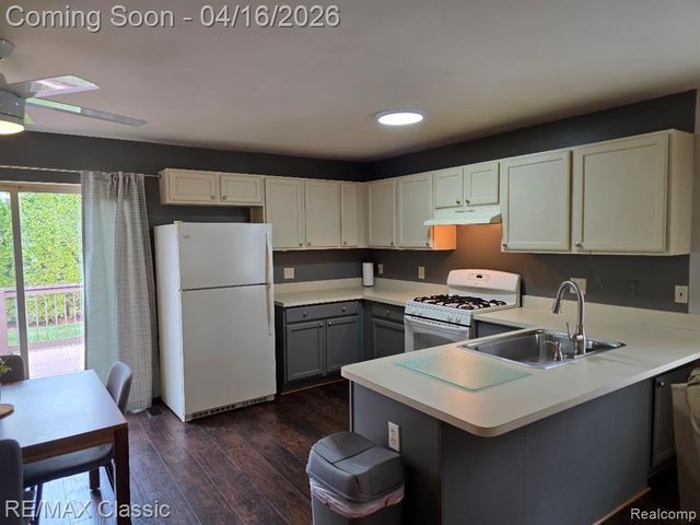 3909 Sunflower Lane, Warren, MI 48091