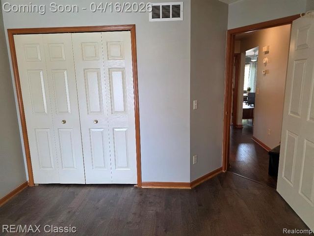 3909 Sunflower Lane, Warren, MI 48091