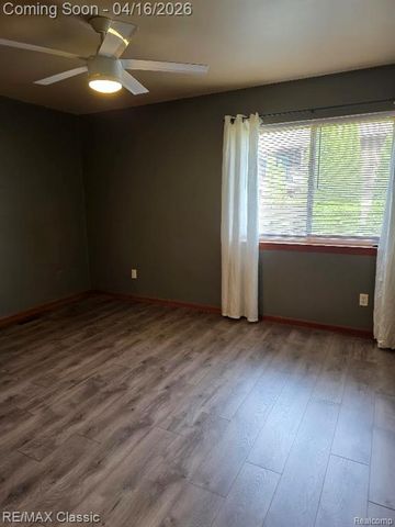 3909 Sunflower Lane, Warren, MI 48091