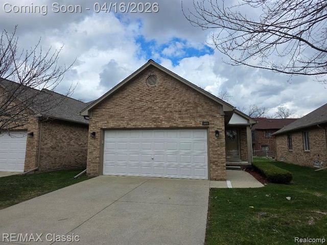 3909 Sunflower Lane, Warren, MI 48091