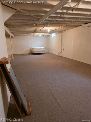 3909 Sunflower Lane, Warren, MI 48091