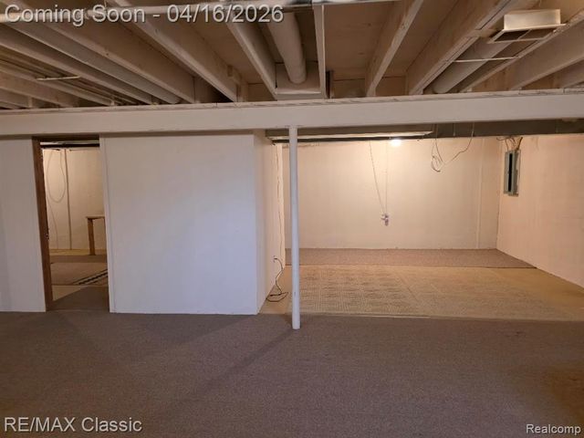 3909 Sunflower Lane, Warren, MI 48091