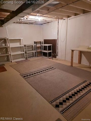 3909 Sunflower Lane, Warren, MI 48091