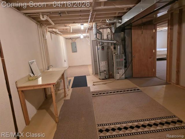 3909 Sunflower Lane, Warren, MI 48091