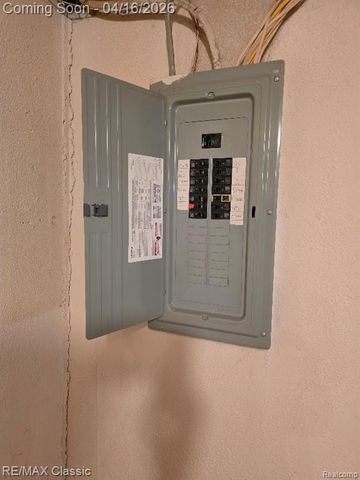 3909 Sunflower Lane, Warren, MI 48091