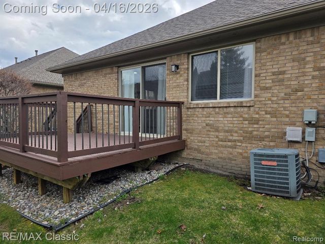 3909 Sunflower Lane, Warren, MI 48091