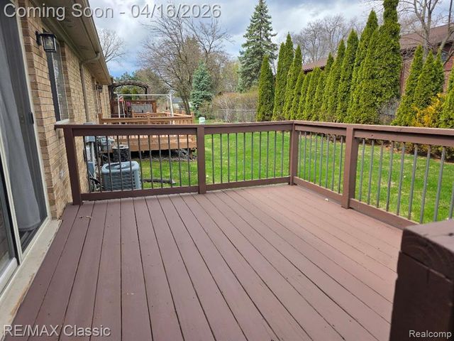 3909 Sunflower Lane, Warren, MI 48091