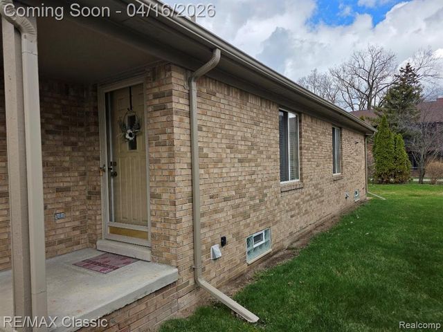 3909 Sunflower Lane, Warren, MI 48091