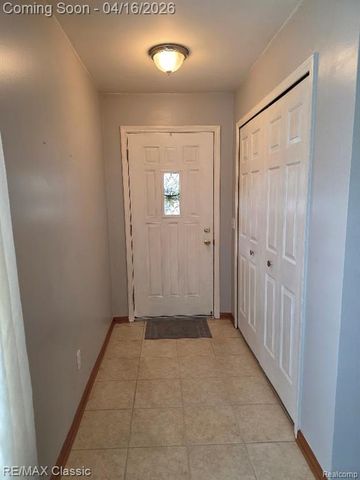 3909 Sunflower Lane, Warren, MI 48091